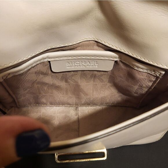 Auth.Michael Kors "Madelyn" White Leather Wristlet Clutch Gold Hardware Ret.$189 - Picture 8 of 11